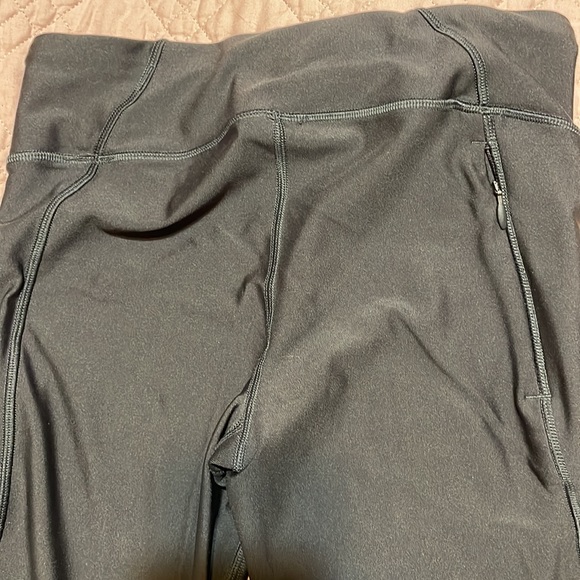 Under Armour compression capri leggings, - Picture 4 of 4